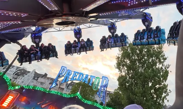 Fahrgeschäft Predator auf dem Münchner Oktoberfest 2026 nach technischem Zwischenfall und erneuter TÜV-Freigabe
