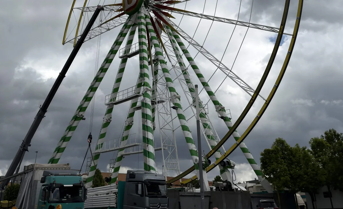 Sterkrade 2026: Bellevue Riesenrad-Aufbau kommt sichtbar voran