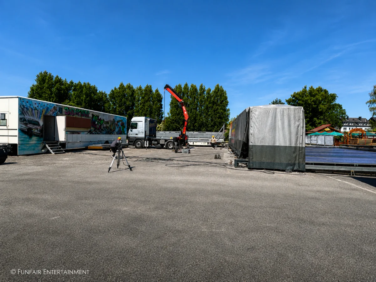 Number 1 von R. Isken: Autoscooter-Aufbau in Sterkrade gestartet